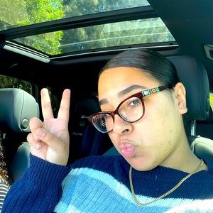 Meet your Posher, Naelin